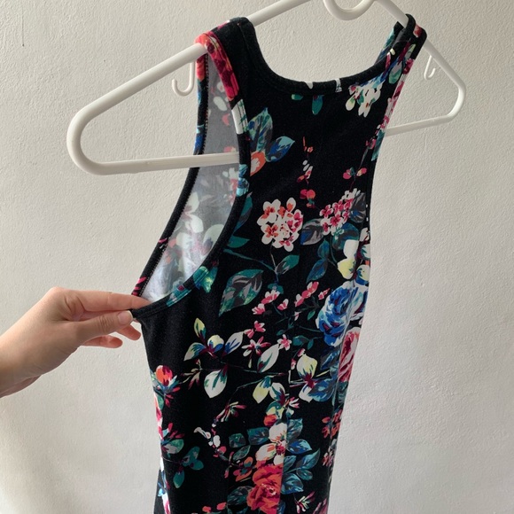 3 for $15. Express midi length flowery dress - Picture 5 of 6